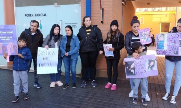 CON EL HIJO DE DANIELA RADKE AL FRENTE SAN VICENTE MARCHÓ POR JUSTICIA