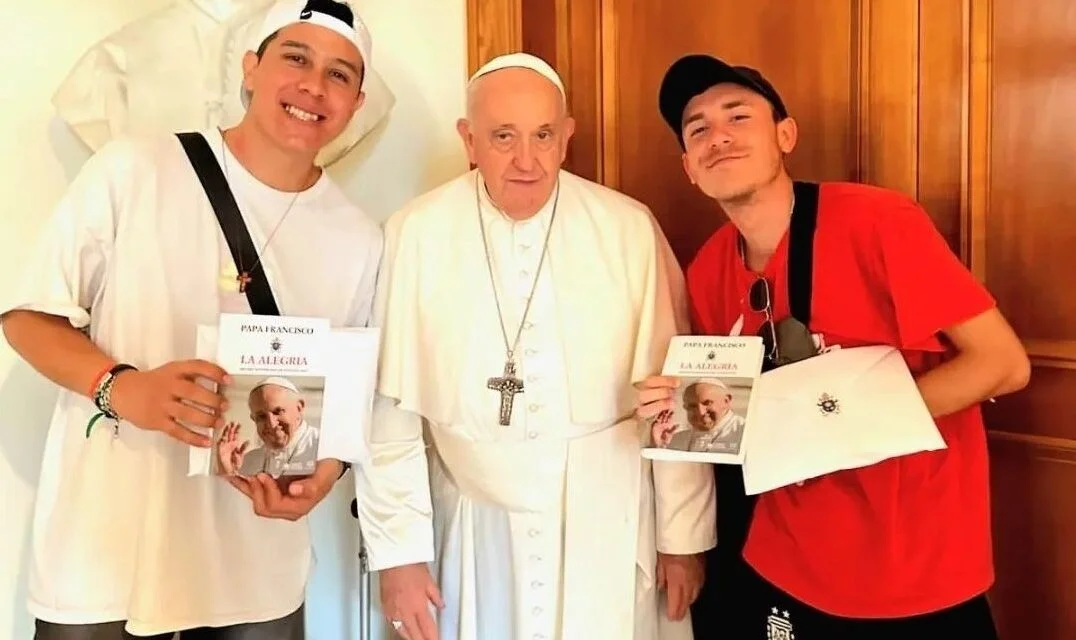  «EL PAPA NOS VIO Y NOS DIJO QUE HACEN MANGA DE ATORRANTES»