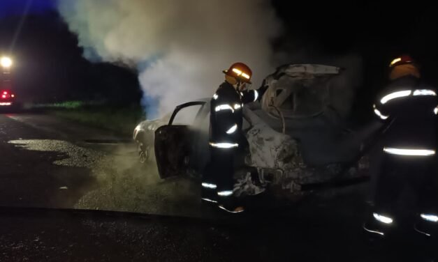 VEHÍCULO SE PRENDIÓ FUEGO EN PLENA RUTA