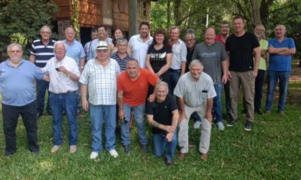 “LOS MUCHACHOS ESTÁN CON LA PULGA DETRÁS DE LA OREJA”