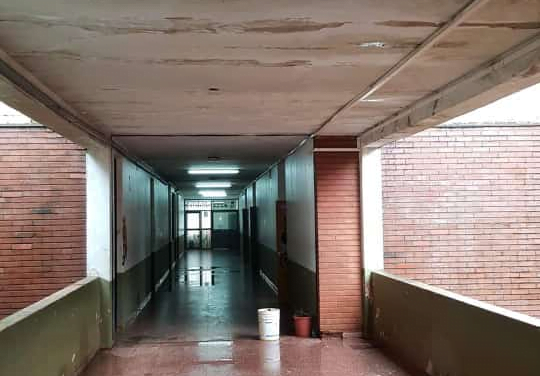 EXIGEN AL CONCEJO DE EDUCACIÓN SOLUCIONES POR EL MAL ESTADO DE LA ESCUELA NORMAL 6