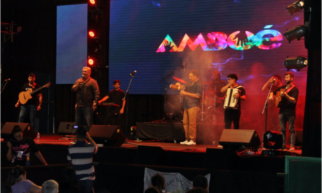 AMBOE Y LA SABIA FOLK PUSIERON DE PIE AL PÚBLICO EN LA 38° FIESTA NACIONAL DE LA MADERA