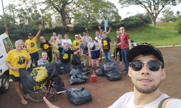 EN ARISTÓBULO DEL VALLE LOS MILITANTES DE MILEI TAMBIÉN LIMPIARON LAS CALLES LUEGO DE LOS FESTEJOS