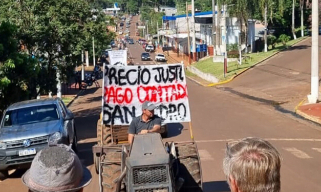 TRACTORAZO YERBATERO PARA EXIGIR PRECIO DE LA HOJA VERDE EN SAN PEDRO