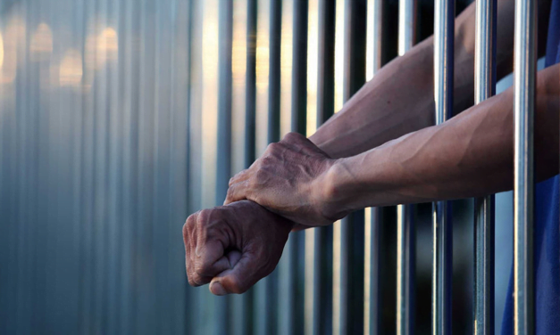 DETENIDO EN COMISARÍA DE A.D.V. TRATÓ DE CORTARSE LAS VENAS