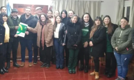 EMOTIVO RECONOCIMIENTO AL INSTITUTO EDUCATIVO DIEGO THOMSON POR SUS 25 AÑOS