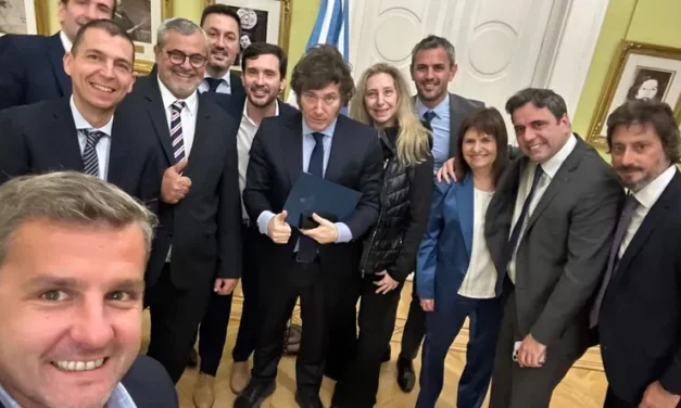 RADICALES CON PELUCA O «RADIKALES», PARECE SER EL DILEMA A RESOLVER