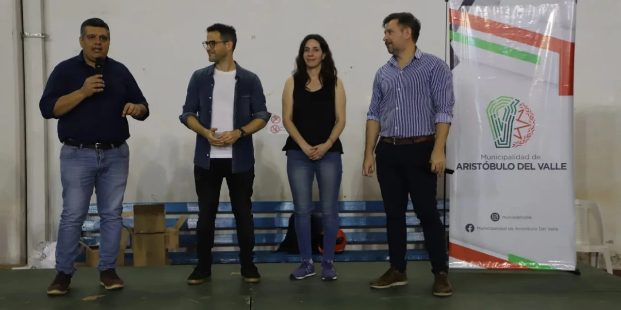 MUNICIPALIDAD DE ARISTÓBULO DEL VALLE Y PROVINCIA REALIZARON TALLER CONTRA EL GROOMING