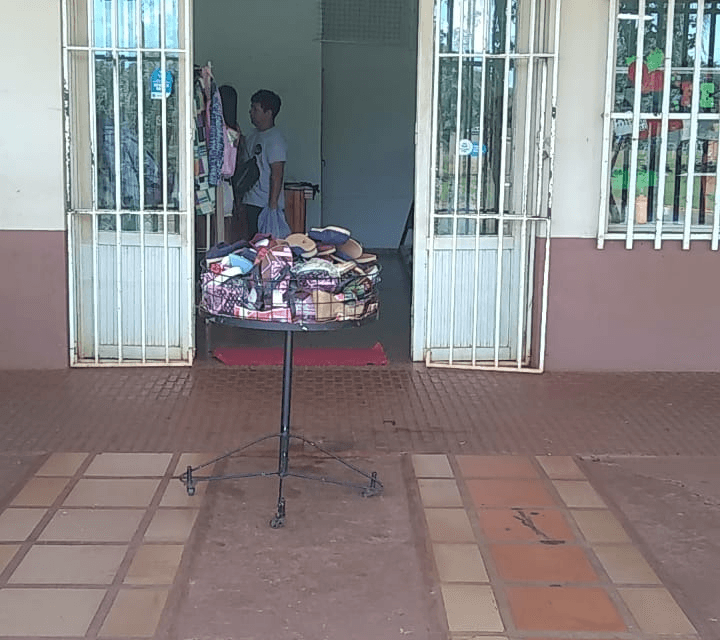 MILAGRO DE NAVIDAD: UNA TIENDA EN ARISTÓBULO DEL VALLE REGALÓ ROPA A GRANDES Y CHICOS PARA LUCIR EN NOCHEBUENA