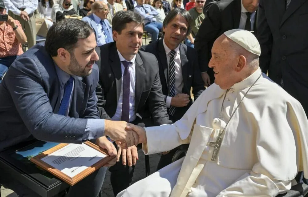 EN ALEM DESPIDIERON CON PROFUNDO PESAR A SU SANTIDAD EL PAPA FRANCISCO