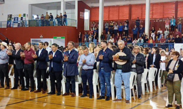 EN SU 64º ANIVERSARIO ARISTÓBULO DEL VALLE PRETENDE SER EJEMPLO NACIONAL