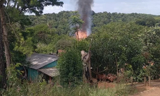INCENDIÓ CONSUMIÓ UNA VIVIENDA EN BARRIO MUNICIPAL DE ARISTÓBULO DEL VALLE 