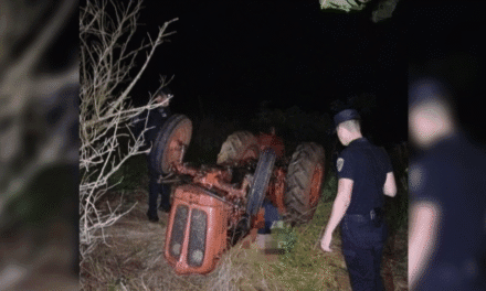 UN HOMBRE MURIÓ AL VOLCAR SU TRACTOR EN PICADA PROPAGANDA DE ARISTÓBULO DEL VALLE
