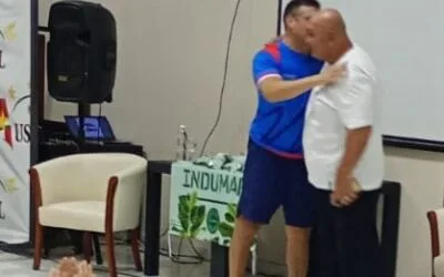 «ES UNA PELEA POR EL TÍTULO MUNDIAL»: LA EMOCIÓN DE JULIO ABEL GONZÁLEZ TRAS LA VISITA DE «MARAVILLA»