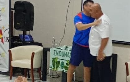 «ES UNA PELEA POR EL TÍTULO MUNDIAL»: LA EMOCIÓN DE JULIO ABEL GONZÁLEZ TRAS LA VISITA DE «MARAVILLA»