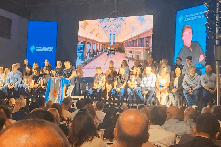 OPERATIVO CLAMOR PARA ENTUSIASMAR A DANTE GEBEL COMO CANDIDATO A PRESIDENTE