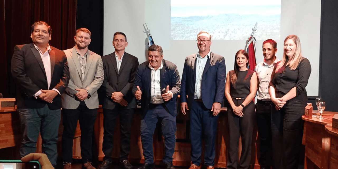 EL INTENDENTE MAC DONALD SE MOSTRÓ ENTUSIASTA, OPTIMISTA, Y CON LOS PULGARES HACIA ARRIBA