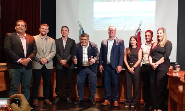 EL INTENDENTE MAC DONALD SE MOSTRÓ ENTUSIASTA, OPTIMISTA, Y CON LOS PULGARES HACIA ARRIBA