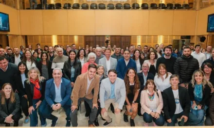 CONCEJALES DE ARISTÓBULO DEL VALLE ARTICULAN AGENDA CON LEGISLADORES PROVINCIALES