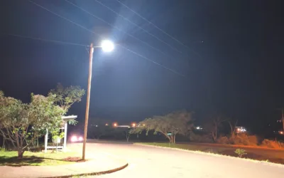 NUEVA ILUMINACIÓN LED MEJORA LA SEGURIDAD SOBRE AVENIDA DE LAS AMÉRICAS EN EL ACCESO A LAS 60 VIVIENDAS