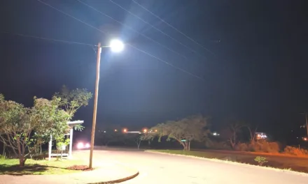 NUEVA ILUMINACIÓN LED MEJORA LA SEGURIDAD SOBRE AVENIDA DE LAS AMÉRICAS EN EL ACCESO A LAS 60 VIVIENDAS