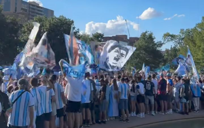 KANSAS CITY LATE AL RITMO DE LA SCALONETA: «SE ARGENTINIZÓ LA PLAZA PÚBLICA»