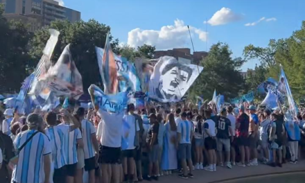 KANSAS CITY LATE AL RITMO DE LA SCALONETA: «SE ARGENTINIZÓ LA PLAZA PÚBLICA»