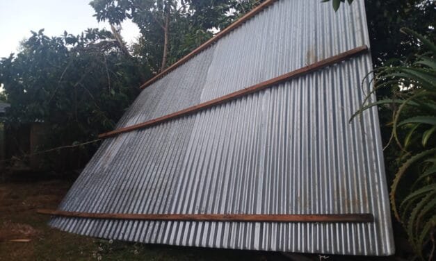 LAS FUERTES RÁFAGAS DE VIENTO CAUSAN DAÑOS EN ARISTÓBULO DEL VALLE: HAY CASAS DESTECHADAS E INTERRUPCION DE SERVICIOS EN ALGUNAS ZONAS  