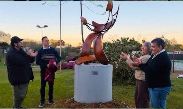 MENOS DISCURSOS, MÁS ESTATUAS